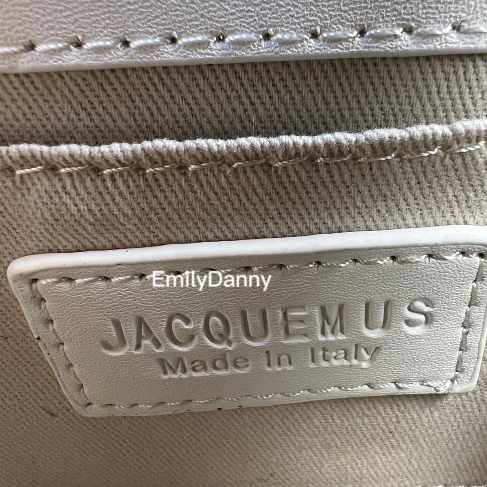 JACQUEMUS Le Chiquito moyen leather handbag - Picture 8 of 14
